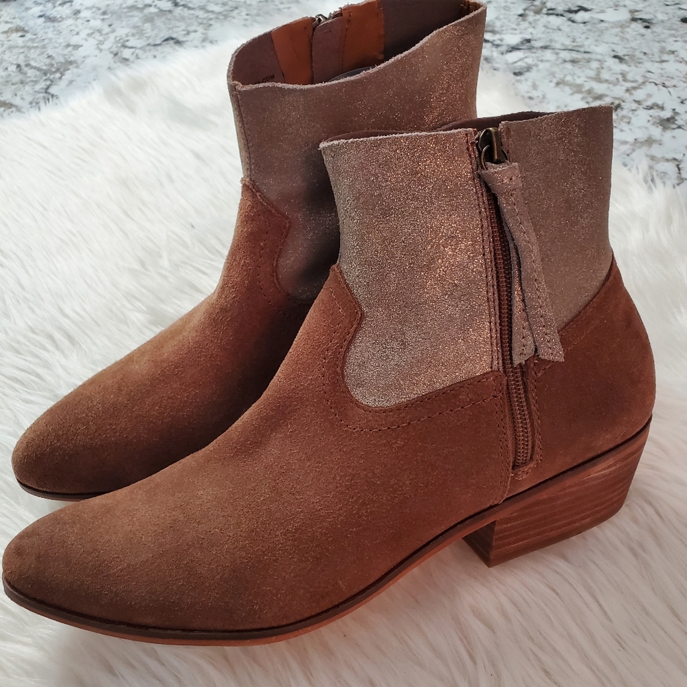 New Frye and Co Size 11 Rubie Side Zip Suede Ankle Boot Almond Toe cognac